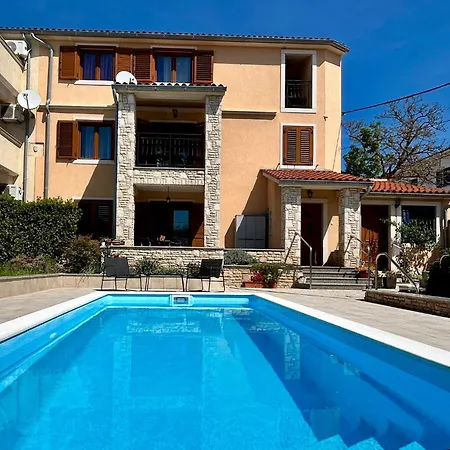 Apartment Krasa Sea View Apartmants With Pool Liznjan