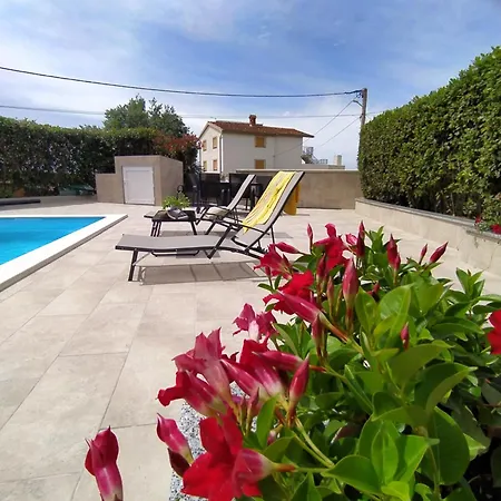 Krasa Sea View Apartmants With Pool Apartmán *