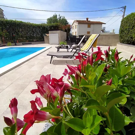 Apartment Krasa Sea View Apartmants With Pool *