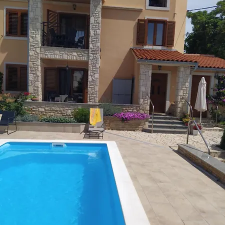 Apartment Krasa Sea View Apartmants With Pool Liznjan