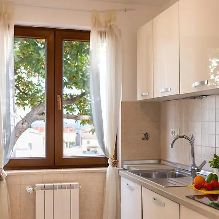 Krasa Sea View Apartmants With Pool Ližnjan